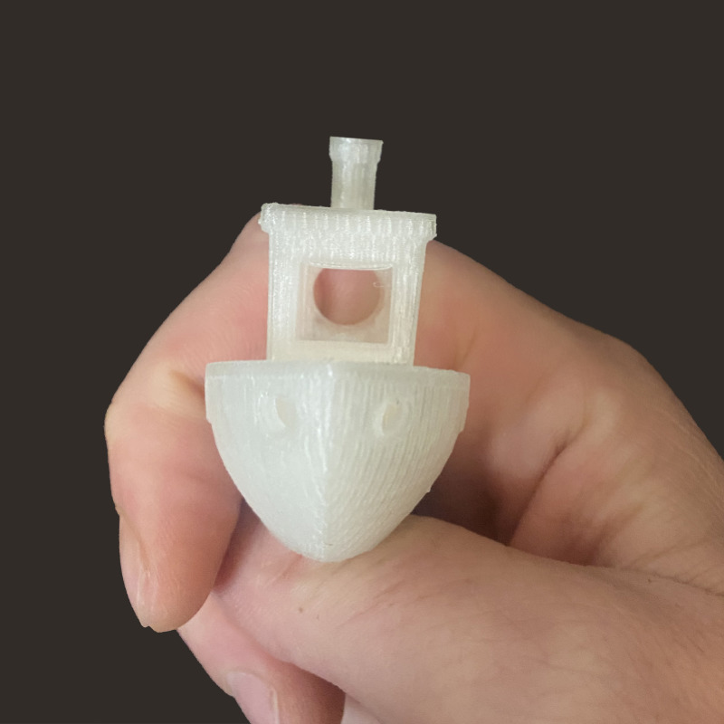 Test de torture PLA Benchy Pollen AM mim métal cim céramique technique Impression 3D Imprimante 3D granulés industriels extrusion petite série moyenne série inox granulés thermoplastiques ouvert aux matériaux multi-matériaux